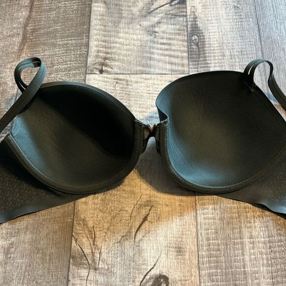 Victoria's Secret Black T-Shirt Bra with Molded Cups - Picture 7 of 11